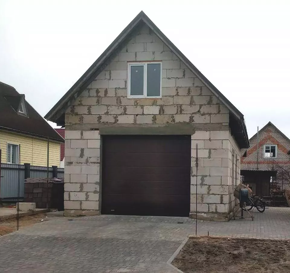 Гаражные секционные ворота DoorHan в Слуцке